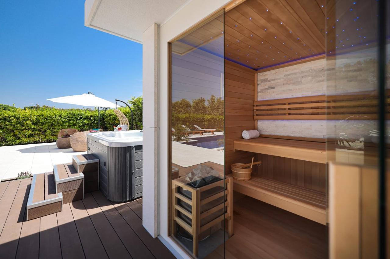 Villa Pino With Pool, Sauna & Jacuzzi Petrcane Eksteriør billede