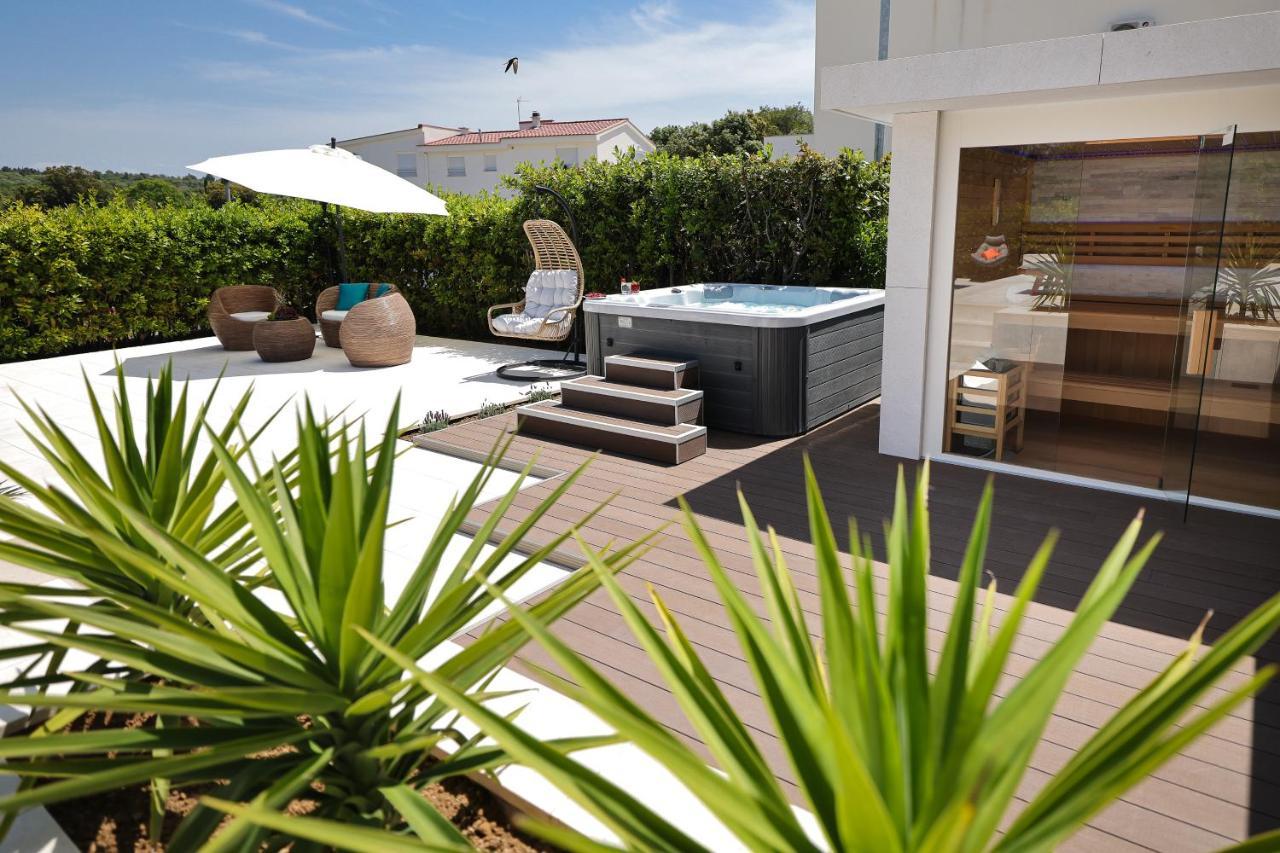 Villa Pino With Pool, Sauna & Jacuzzi Petrcane Eksteriør billede