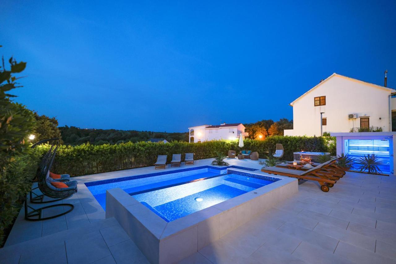 Villa Pino With Pool, Sauna & Jacuzzi Petrcane Eksteriør billede