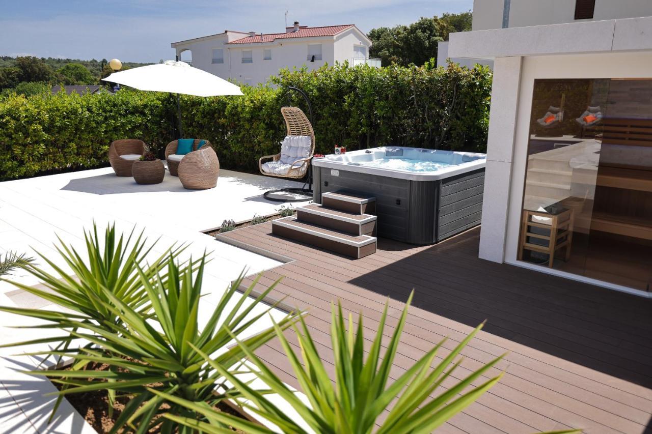 Villa Pino With Pool, Sauna & Jacuzzi Petrcane Eksteriør billede