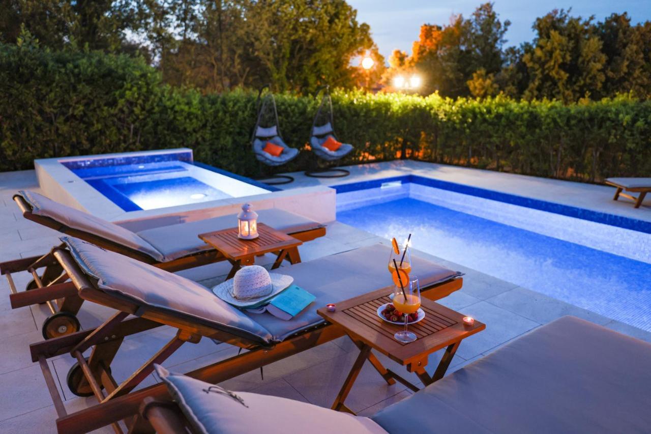 Villa Pino With Pool, Sauna & Jacuzzi Petrcane Eksteriør billede