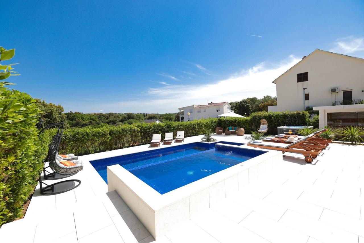 Villa Pino With Pool, Sauna & Jacuzzi Petrcane Eksteriør billede