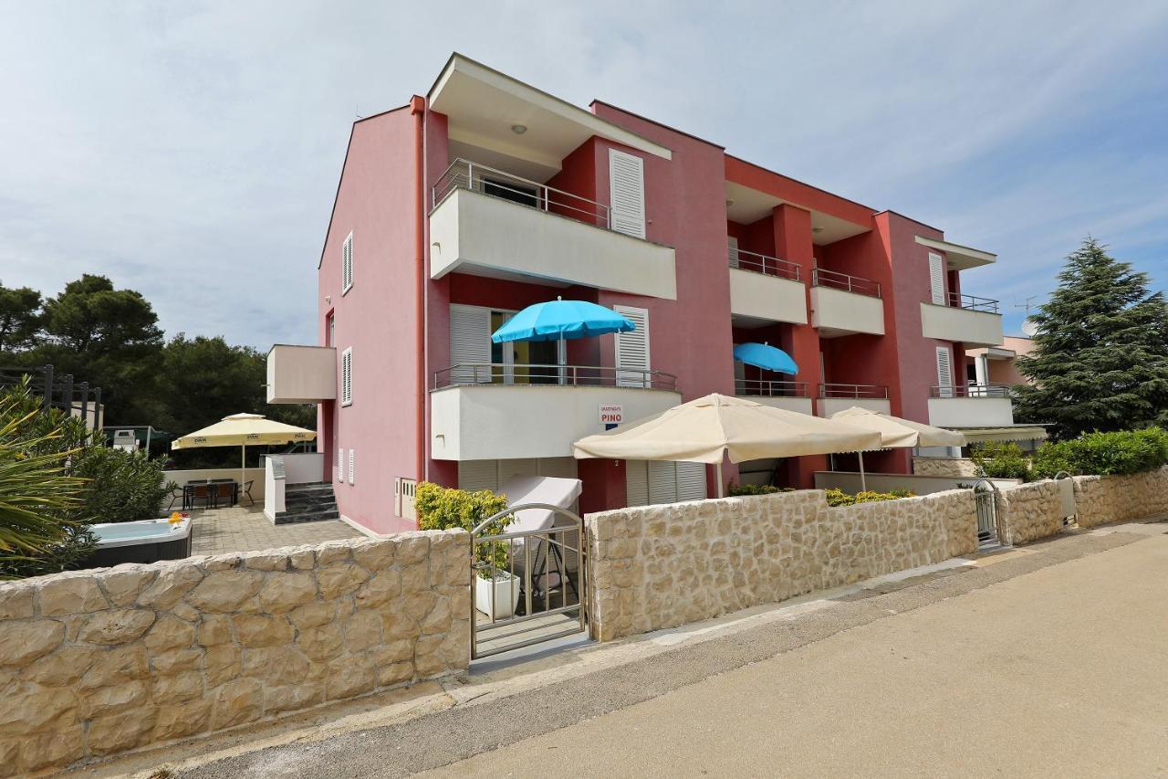 Villa Pino With Pool, Sauna & Jacuzzi Petrcane Eksteriør billede
